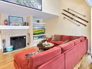 Smart TV, fireplace, DVD player, books - Sunrise Timberline Slopeside A2 (Killington)