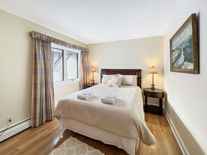 3 bedrooms, desk, iron/ironing board, free WiFi