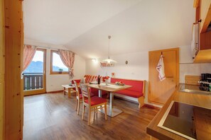 Dining - Apartment 'Oberötzbauer  Edelweiss' with Mountain View, Shared Garden and Wi-Fi (Tirol)