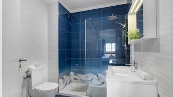 Shower, hair dryer, towels