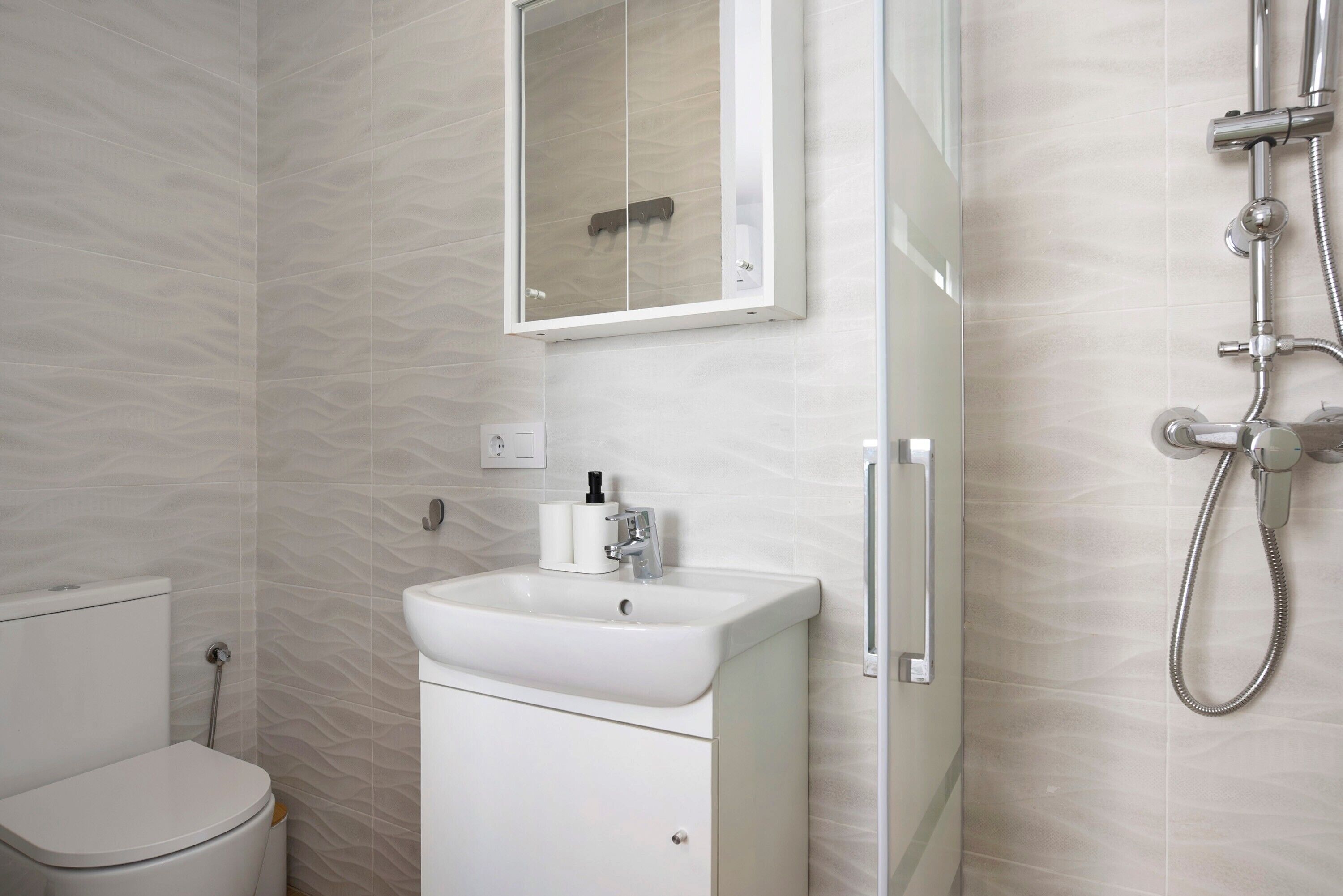 Dusche, Haartrockner, Handtücher