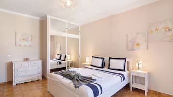 2 bedrooms, iron/ironing board, free WiFi, bed sheets