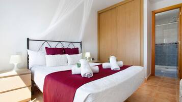 3 habitaciones, tabla de planchar con plancha y wifi gratis