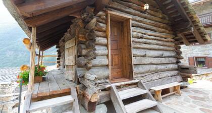Chalet 'Casa Girod - Rascard' with Mountain View, Private Garden and Wi-Fi
