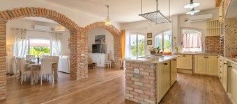 'Villa Sara' with Private Pool, Wi-Fi and Air Conditioning