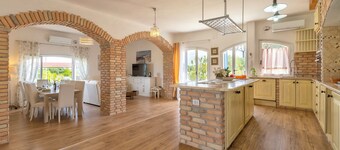 'Villa Sara' with Private Pool, Wi-Fi and Air Conditioning