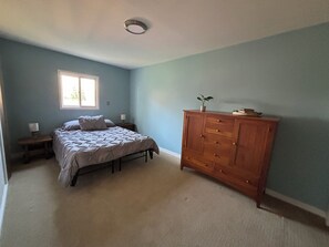 2 soverom, strykejern/-brett, wi-fi (inkludert) og sengetøy