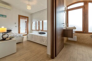 5 slaapkamers, een strijkplank/strijkijzer, gratis wifi, beddengoed