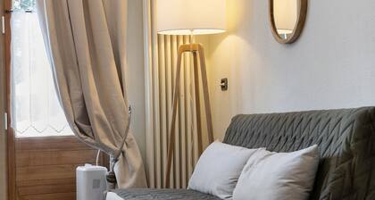 Appartement 'Chalet Elegance' avec vue sur les montagnes, terrasse privée et Wi-Fi