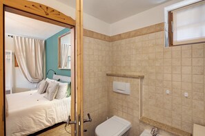 Shower, hair dryer, towels - Apartment 'Chalet Elegance' with Mountain View, Private Terrace and Wi-Fi (Livigno)