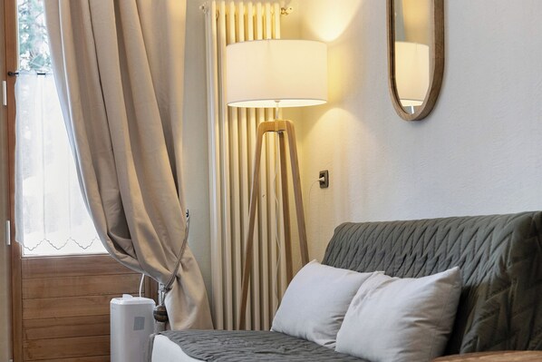 TV - Apartment 'Chalet Elegance' with Mountain View, Private Terrace and Wi-Fi (Livigno)