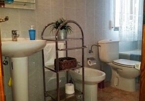 Dusch, hårtork och handdukar