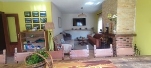 TV, fireplace, stereo