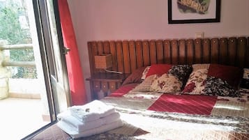 6 bedrooms, iron/ironing board, free WiFi, bed sheets