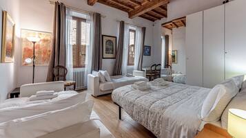 5 Schlafzimmer, BĂŒgeleisen/BĂŒgelbrett, kostenloses WLAN, BettwĂ€sche