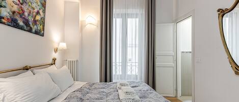 5 عدّة غرف نوم ومكواة/لوح كي وواي فاي مجانًا وملاءات أسرّة