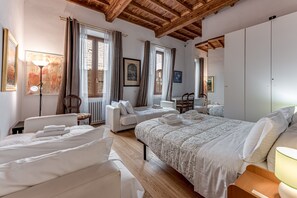 5 bedrooms, iron/ironing board, free WiFi, bed sheets