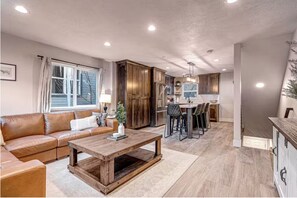 Smart TV - 7 Minute Walk to Town Lift and Main Street - Spacious Mountainside Retreat! (Park City)