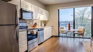 Coffee/tea maker, fridge, microwave, oven