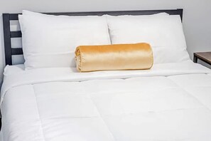 Bureau, fer et planche à repasser, Wi-Fi gratuit, draps fournis