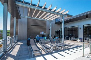 Terrace/patio - Sleepover | Private 1BD/1BA - Downtown Des Moines (Des Moines)