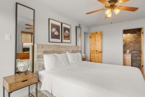 2 bedrooms, desk, iron/ironing board, free WiFi - Fort Marcy 89 | Walk to Plaza | Kiva Fireplace | Full Kitchen | Hot Tub | Pool | End Unit | 2 Levels (Santa Fe)