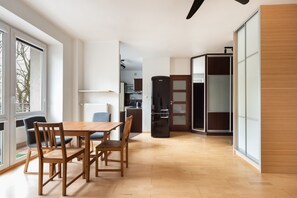 Dining - Metro Ratusz Arsenał Comfort Studio (Warszawa)