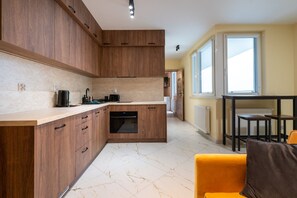 Micro-ondes, four, plaque de cuisson, lave-vaisselle