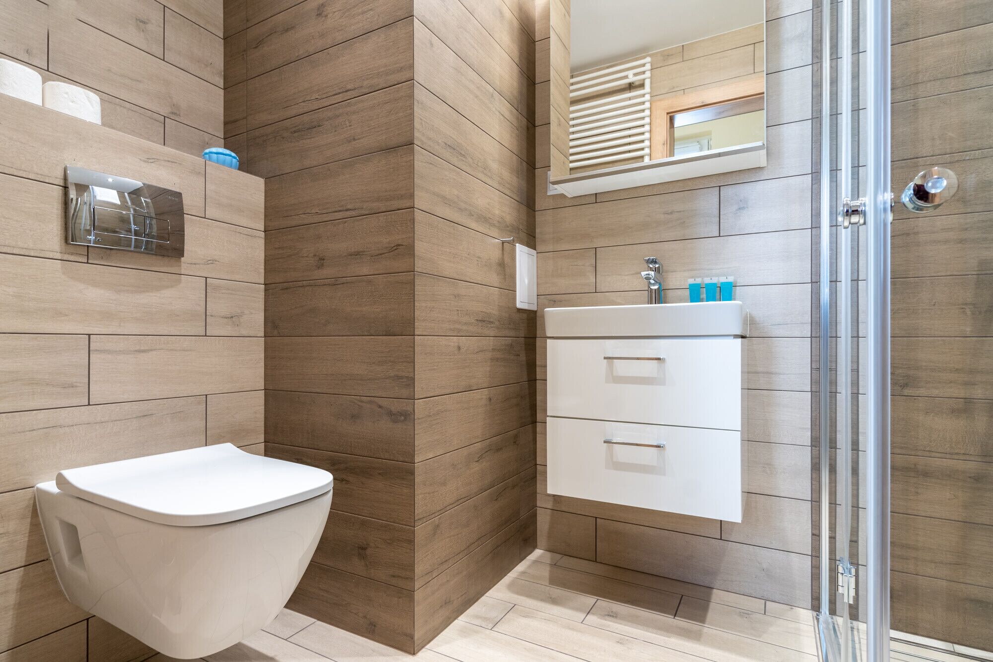 Shower, free toiletries, hair dryer, towels