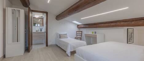 1 chambre, fer et planche Ă repasser, Wi-Fi, draps fournis