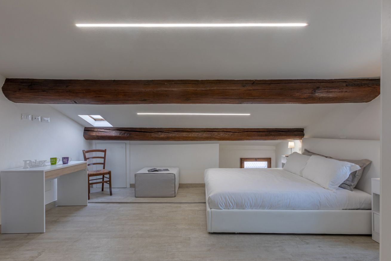 1 dormitorio, tabla de planchar con plancha, wifi y ropa de cama