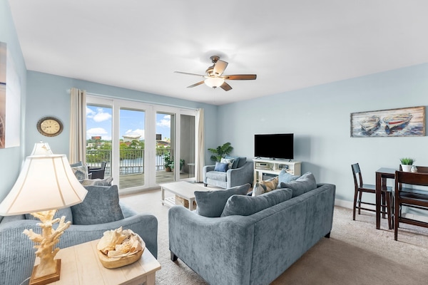 Living room with Queen Sofa Sleeper