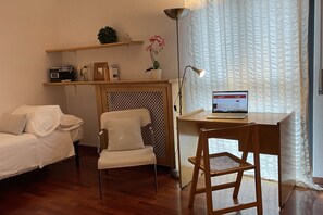 2 chambres, fer et planche à repasser, Wi-Fi, draps fournis