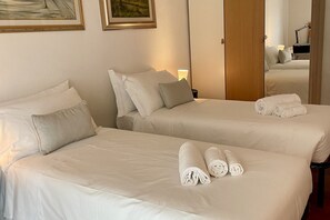 2 chambres, fer et planche à repasser, Wi-Fi, draps fournis