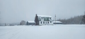 Exterior - Snowmobiling & Fourwheelering right out on the main trail (Stewartstown)