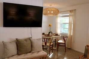 TV, DVD player - Barefoot Mermaid 3, greatAMI location steps to the beach/fun on Pine Ave (Anna Maria)