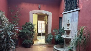 Terrace/patio - Hotel Pueblo Grande (Patzcuaro)