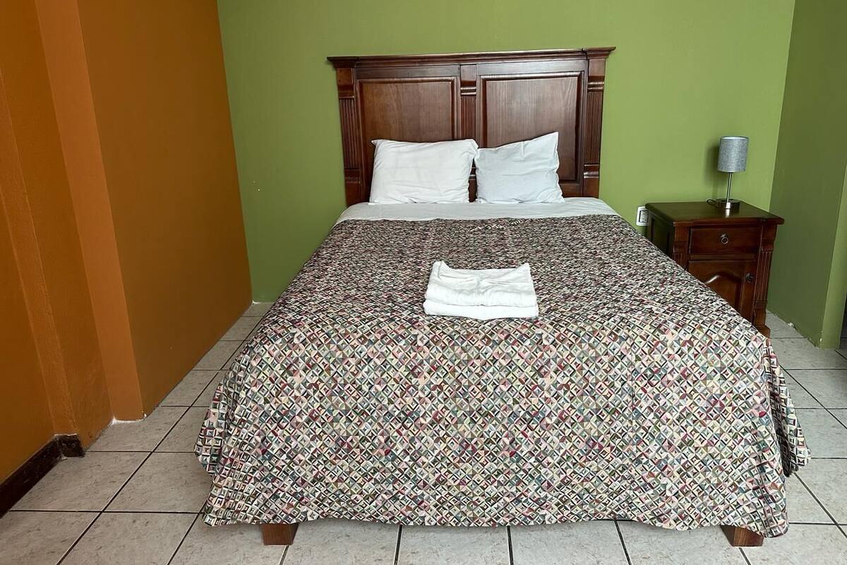 Quarto tradicional | 1 quarto, cortinas blackout, ferros/tábuas de passar roupa