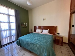 Chambre Prestige | 1 chambre, rideaux d’obscurcissement, fer et planche à repasser