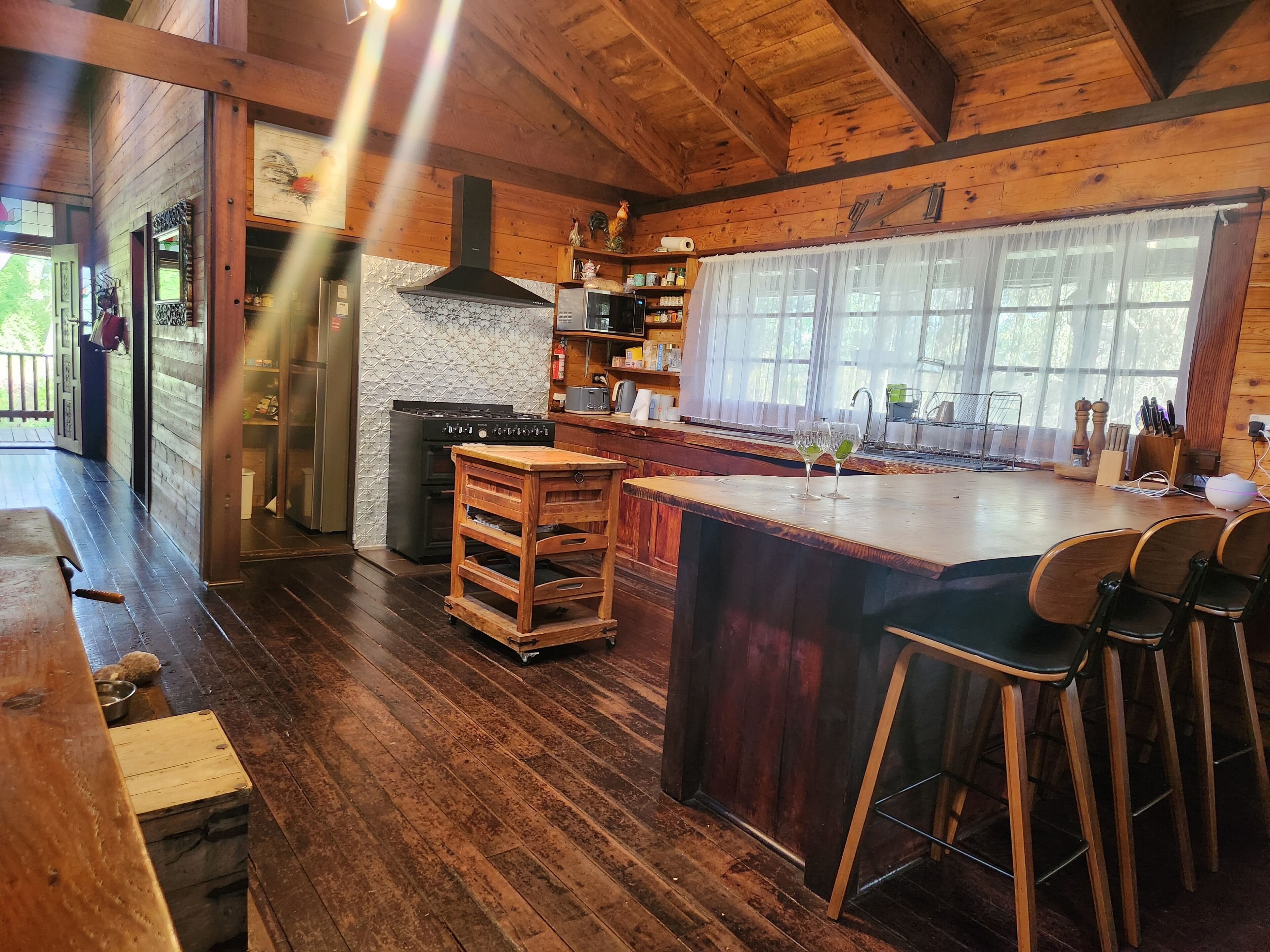 Kylskåp, mikrovågsugn, ugn och spishäll