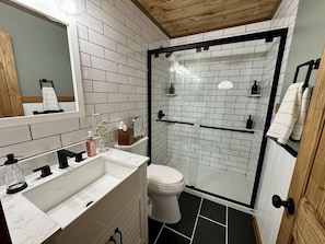 Shower, hair dryer, towels - Alone At Last- Hot tub, Fireplace, Fire pit (Campton)
