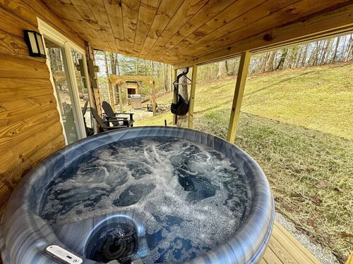 Alone At Last- Hot tub, Fireplace, Fire pit