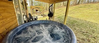 Alone At Last- Hot tub, Fireplace, Fire pit