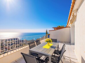 Outdoor dining - Lovely apartment for 4 guests with WIFI, pool, A/C, TV and terrace (Teulada)