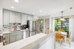 Fridge, microwave, oven, stovetop - Single Level Home with Game Room and Putting Greens (Hilton Head Island)