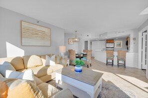 Smart TV - Beachfront condo with indoor and outdoor pools! (Hilton Head Island)