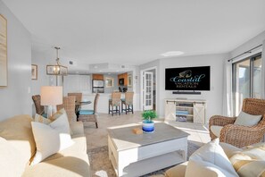 Smart TV - Beachfront condo with indoor and outdoor pools! (Hilton Head Island)