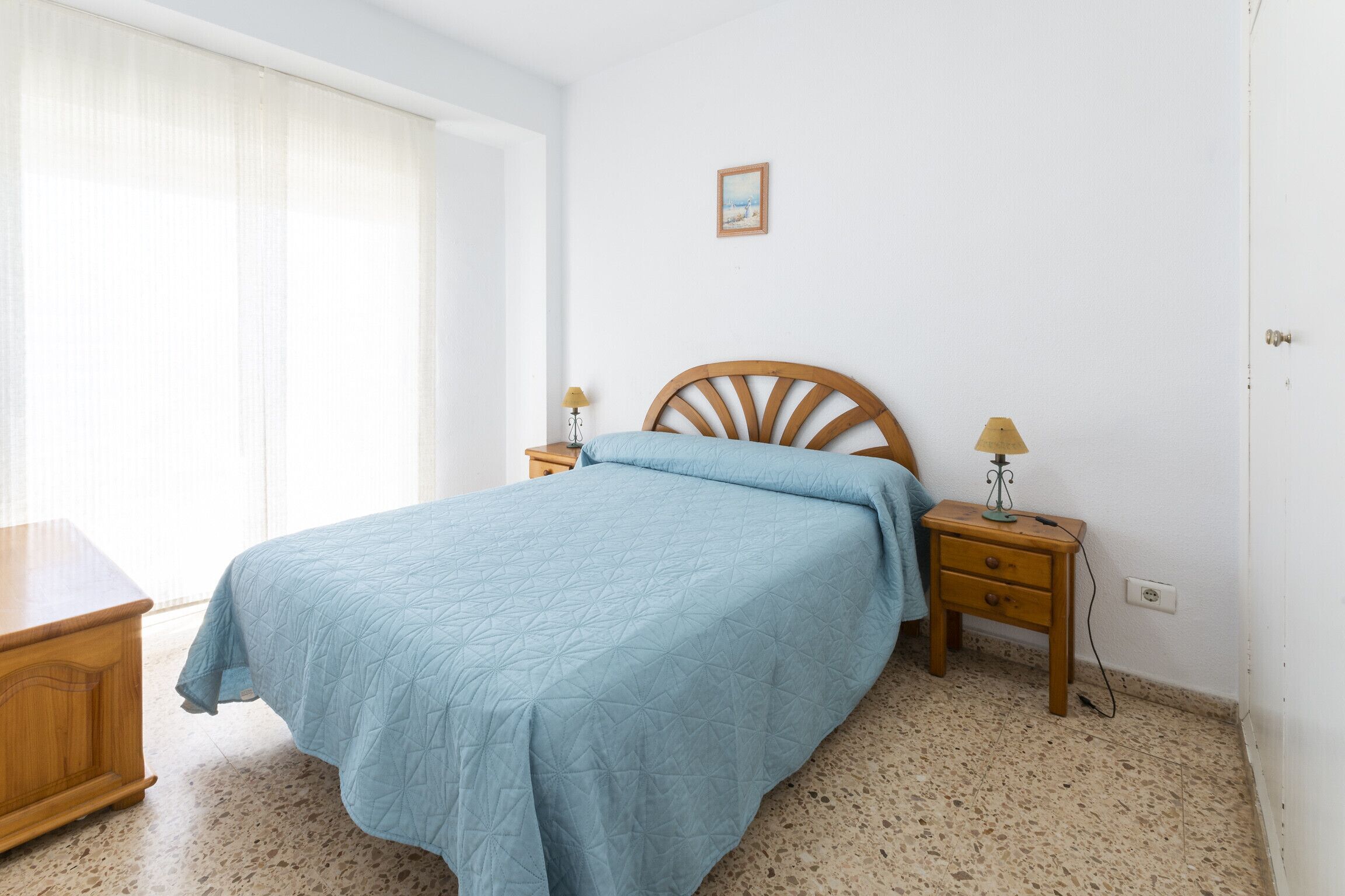 2 habitaciones, tabla de planchar con plancha y ropa de cama 
