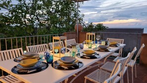 Outdoor dining - Sunset Populonia Home With Sea View, Ac, Wifi (Populonia)