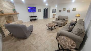 Smart TV, fireplace
